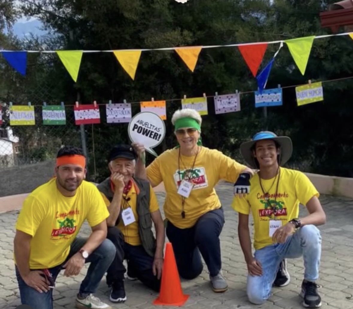 Momento de aventura y convivencia en Campamento Explora