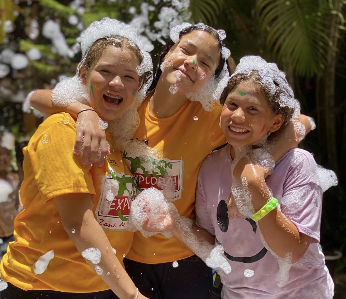 Momento de aventura y convivencia en Campamento Explora